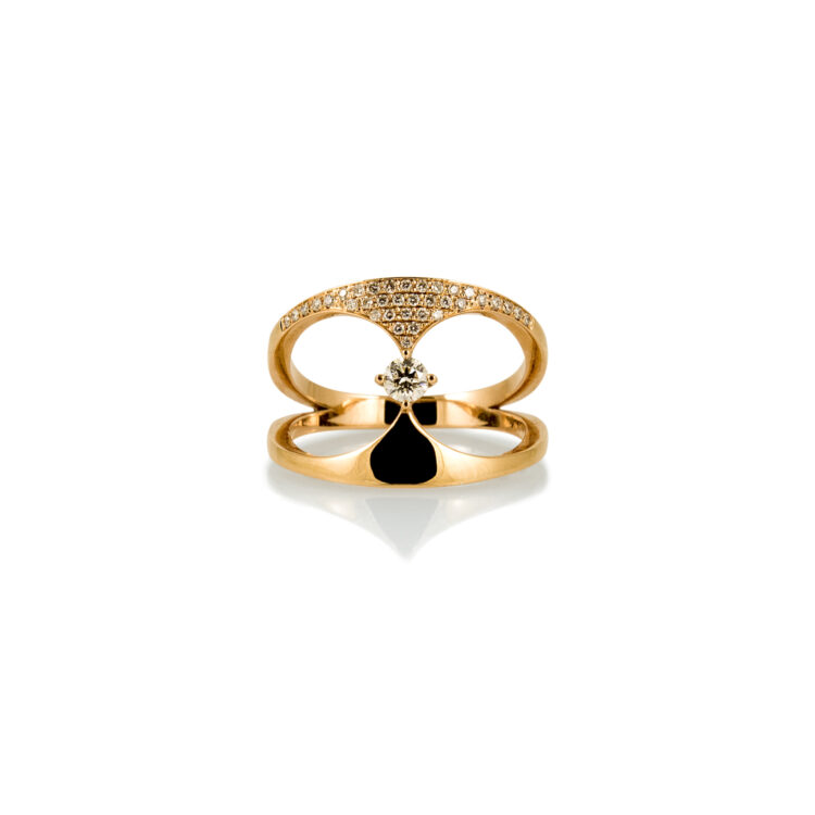 Rose Gold Diamond Ring accompanied with half-side White Brilliant Cut Diamonds